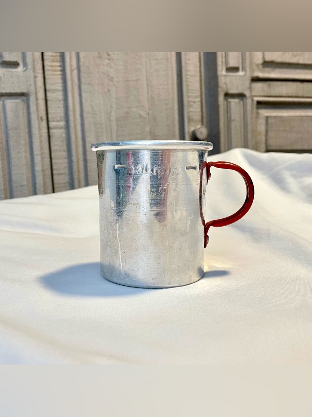 *VINTAGE* Aluminum Water Cup With Red Handle - Holds 1 Cup (1/2 Pint) -Unbranded